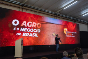 Na Avesui Paraná celebra liderança no rebanho avícola