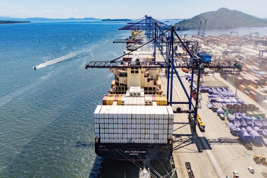 Portos do Paraná bate recorde histórico e ultrapassa 70 milhões de toneladas em 2025