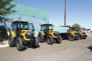 Prefeitura fortalece área rural com entrega de tratores para agricultura familiar