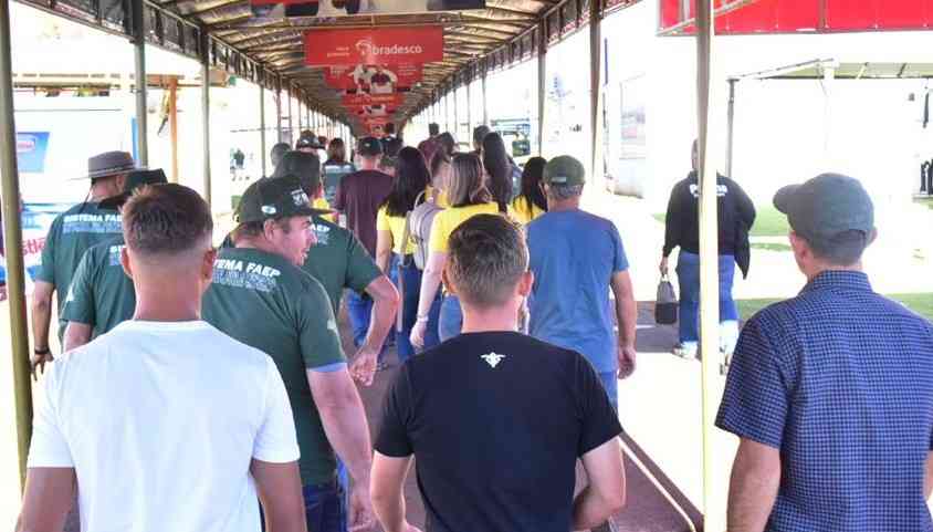 Com 61.090 visitantes, 1º dia do Show Rural tem recorde de público