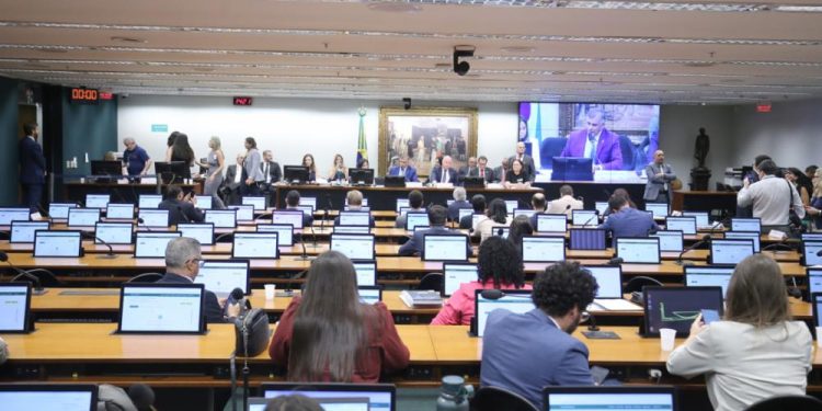 Redução da jornada e fim da escala 6×1 podem elevar custos no agro