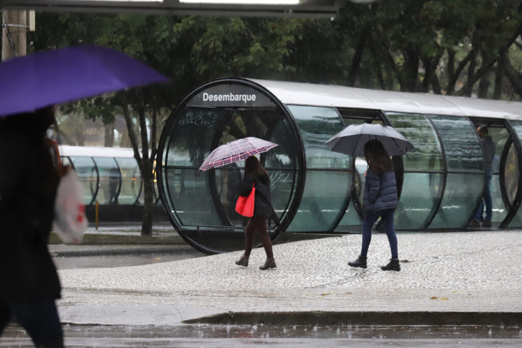 Com chuvas do fim de semana, seis cidades do PR superam média do mês de abril