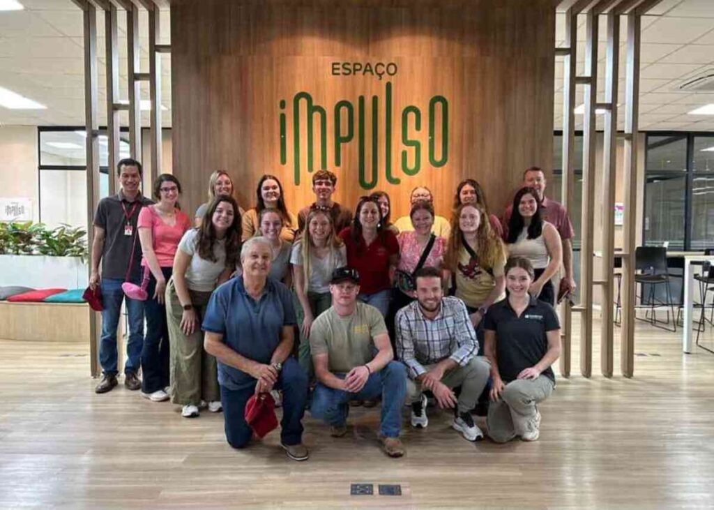 Coopavel recebe alunos de universidade do Iowa