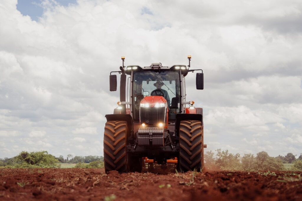 Massey Ferguson apresenta tratores focados na redução de custos