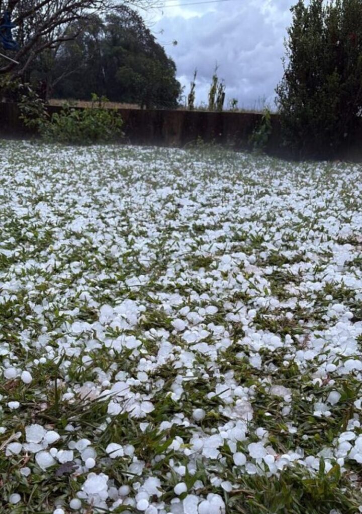 Chuva de graniso e registrado em propriedade rural no interior