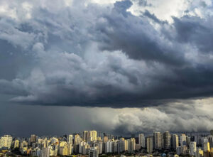Frente fria traz nova mudança no tempo em 7 estados do Centro-Sul