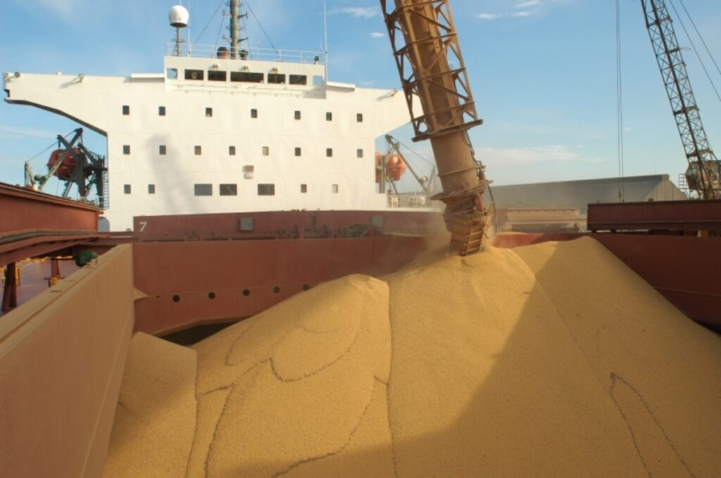 Vendas do agro ajudam Brasil acumular superávit anual