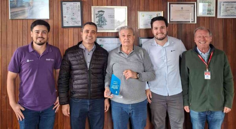 Adama entrega reconhecimento Somar à Coopavel