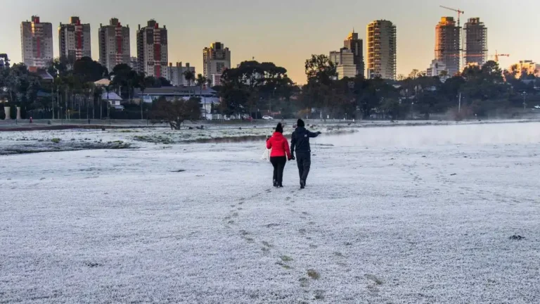 Semana começou fria e vem tempestade por aí!