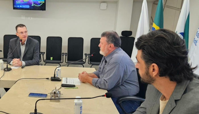 Leandro, Blazius e o vice-presidente da Acic, Antonio Ruyz

Crédito: Assessoria